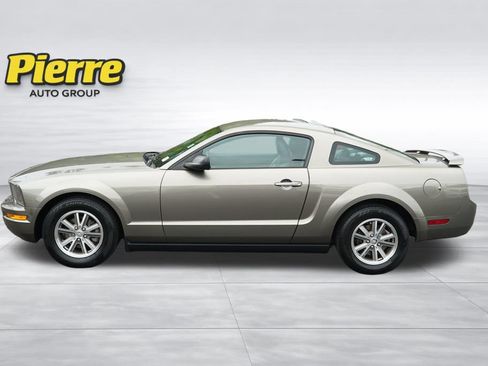 Used 2005 Ford Mustang Premium RWD image 4