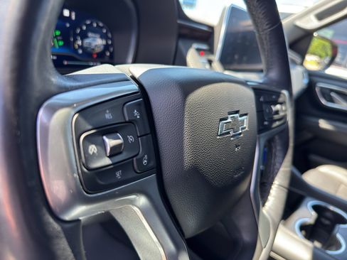 Used 2022 Chevrolet Tahoe Z71 w/ Luxury Package AWD/4WD image 15