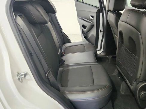 Used 2021 Chevrolet Trax LT w/ LT Convenience Package image 36