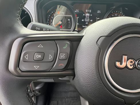 Used 2025 Jeep Wrangler Unlimited Sport AWD/4WD image 19