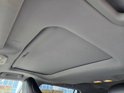 Used 2022 Toyota Highlander XLE AWD/4WD image 19