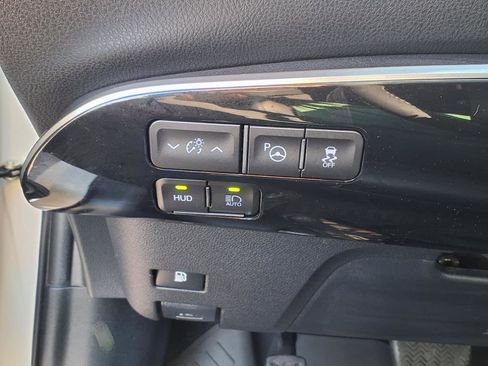 Used 2019 Toyota Prius Limited w/ Phone Cable & Charge Package image 14