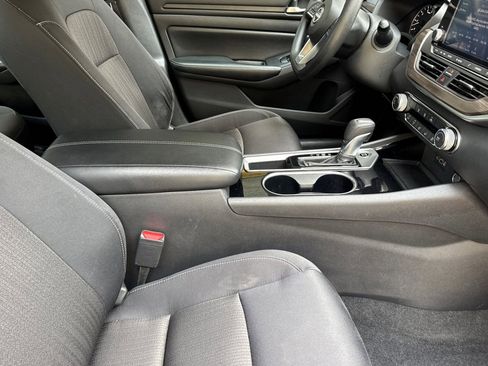 Used 2024 Nissan Altima 2.5 SV FWD image 15