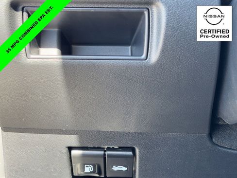 Certified 2025 Nissan Versa SV image 28