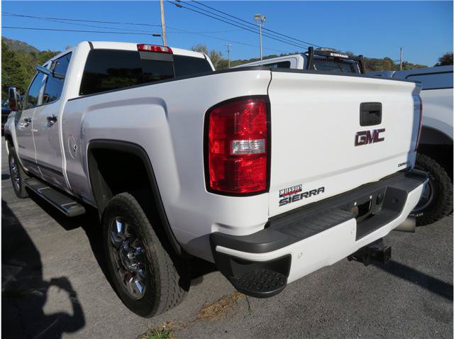 Used 2019 GMC Sierra 2500 Denali w/ Duramax Plus Package AWD/4WD image 2