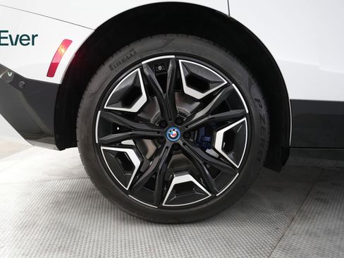 Used 2023 BMW iX xDrive50 w/ Sport Package image 22