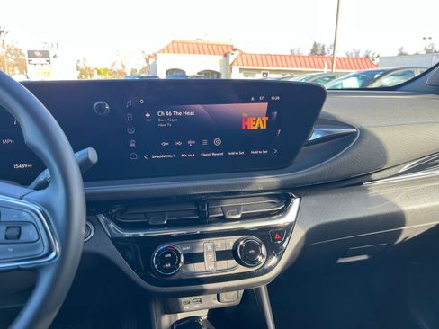 Used 2025 Buick Envista Sport Touring image 18