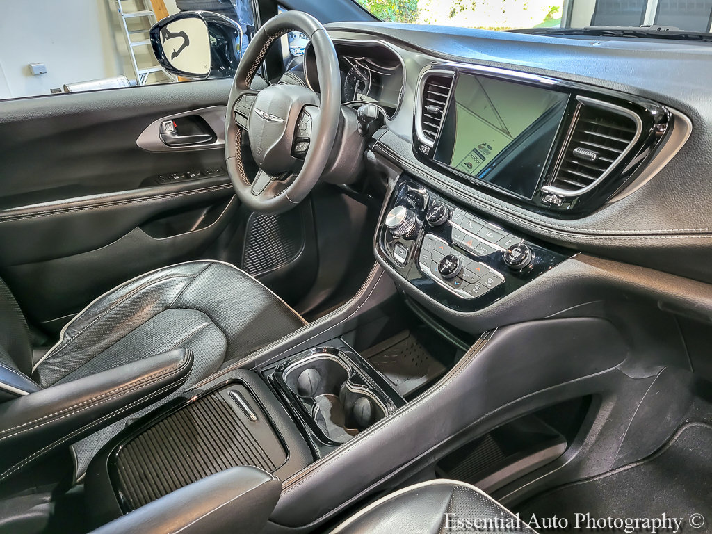 Used 2025 Chrysler Pacifica Limited FWD image 28
