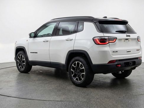 Used 2025 Jeep Compass Trailhawk image 5