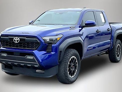 Used 2025 Toyota Tacoma TRD Off-Road AWD/4WD image 2