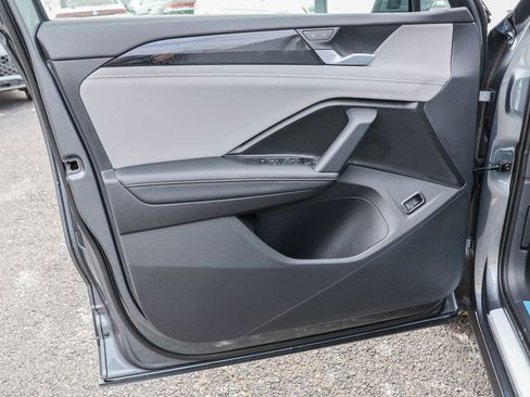 New 2026 Volkswagen Tiguan SE image 32