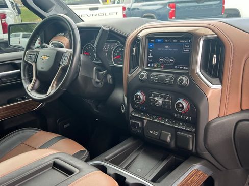 Used 2022 Chevrolet Silverado 1500 High Country w/ Technology Package AWD/4WD image 18