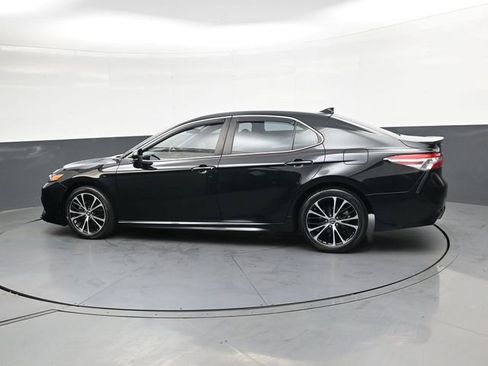 Used 2020 Toyota Camry SE image 6