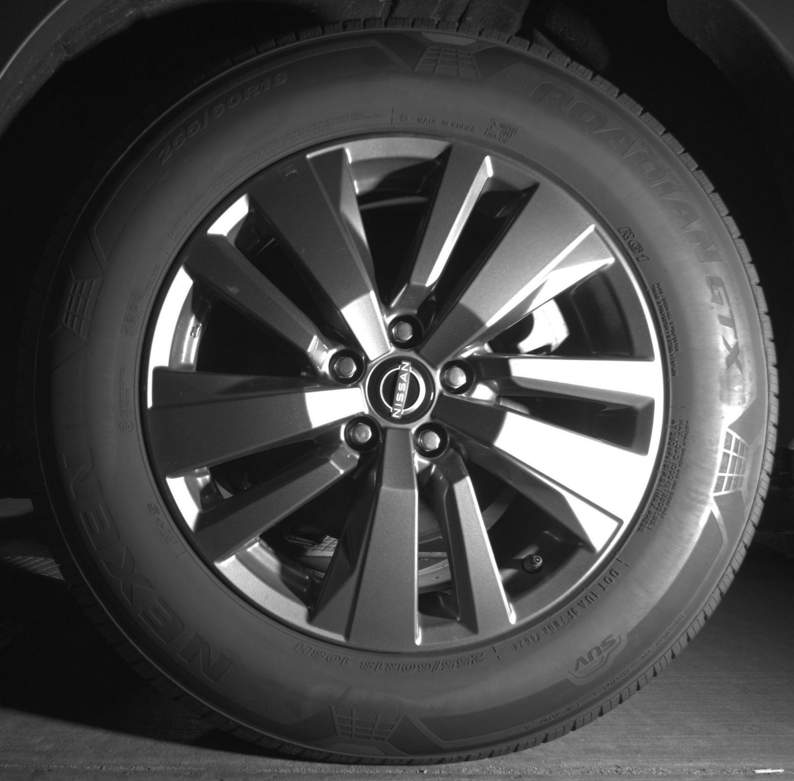 Used 2025 Nissan Pathfinder SV AWD/4WD image 13