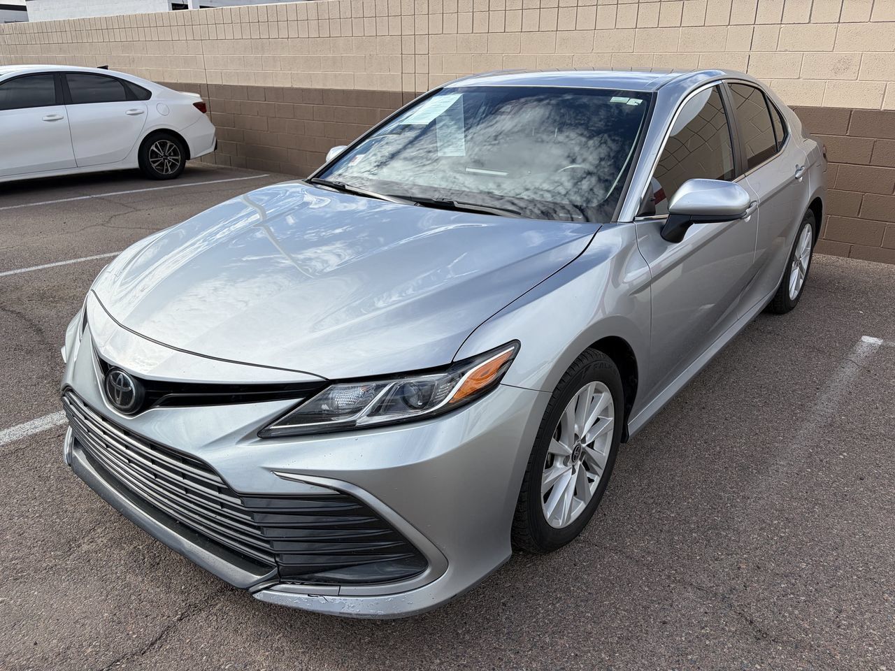 Used 2022 Toyota Camry LE FWD image 4