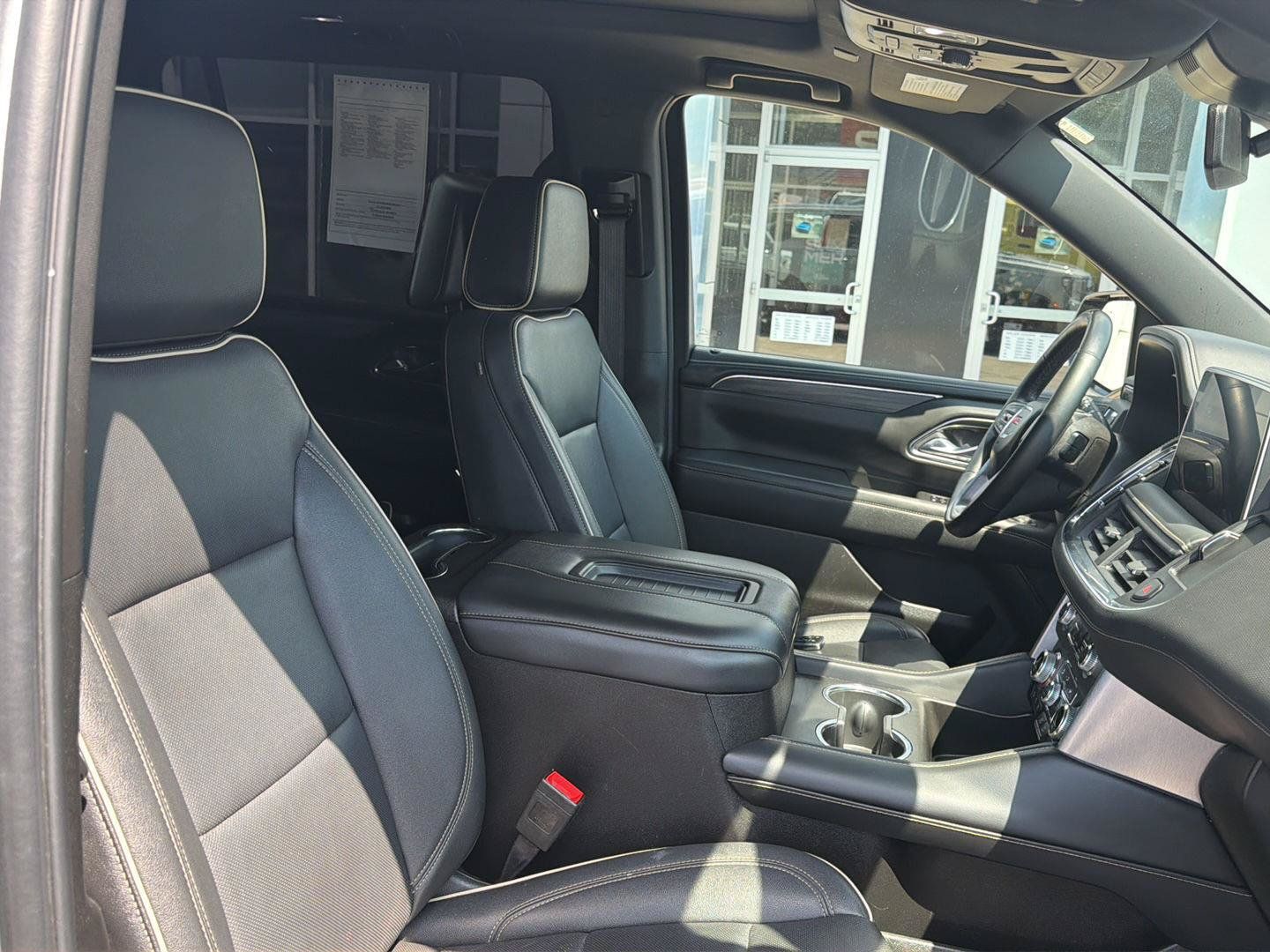 Used 2023 GMC Yukon XL SLT w/ SLT Premium Package AWD/4WD image 5