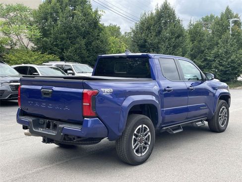 Used 2024 Toyota Tacoma TRD Sport w/ TRD Sport Upgrade Package AWD/4WD image 5