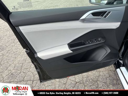 Used 2026 Volkswagen Taos SE AWD/4WD image 12