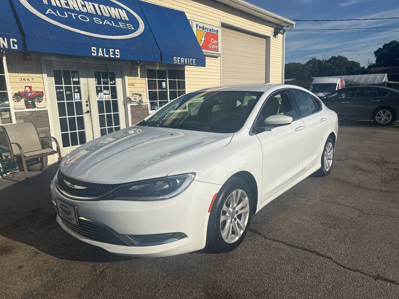 Used 2017 Chrysler 200 Limited Platinum FWD image 3