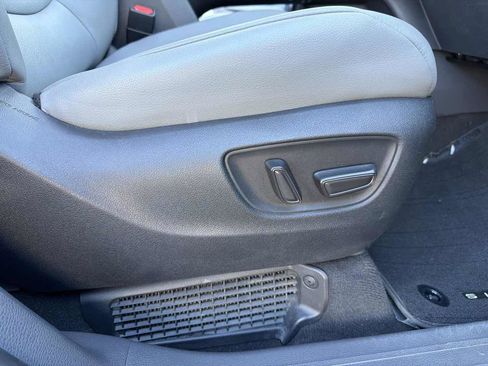 Used 2024 Toyota Sienna XLE FWD image 42
