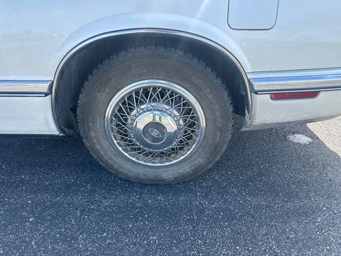 Used 1991 Buick Riviera Coupe FWD image 16