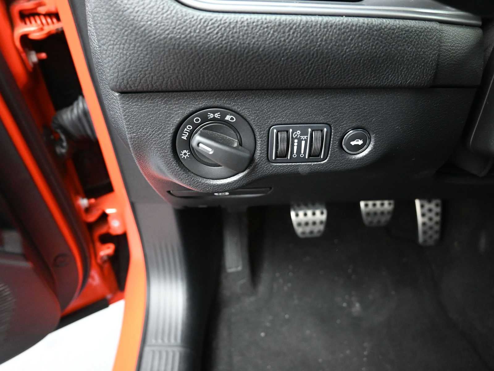 Used 2023 Dodge Challenger R/T RWD image 11