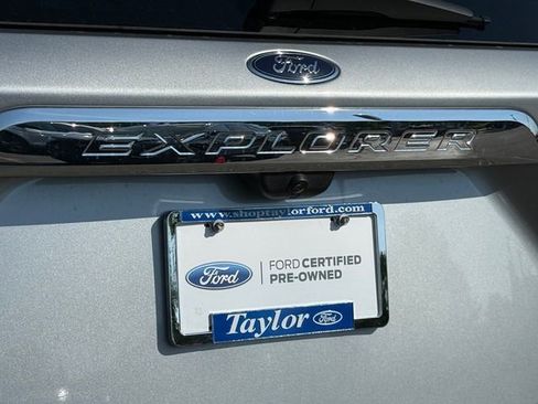 Used 2023 Ford Explorer XLT AWD/4WD image 30