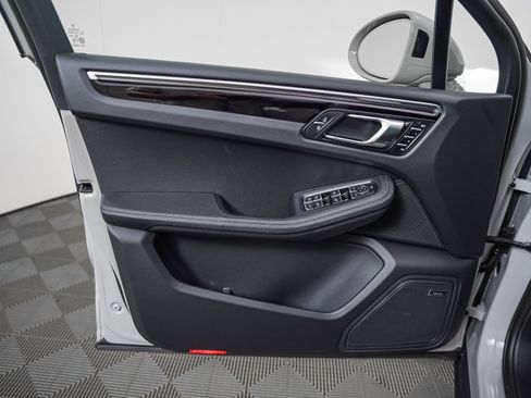 Certified 2026 Porsche Macan AWD/4WD image 27