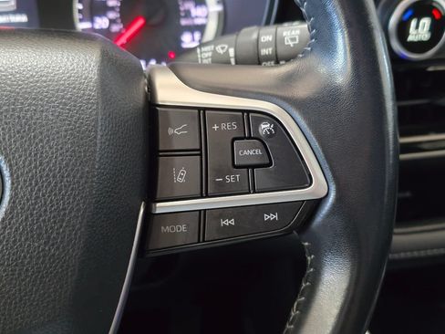 Used 2022 Toyota Highlander LE AWD/4WD image 19