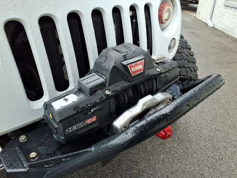 Used 2016 Jeep Wrangler Sport AWD/4WD image 9