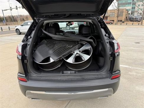 Used 2022 Jeep Cherokee Limited image 8