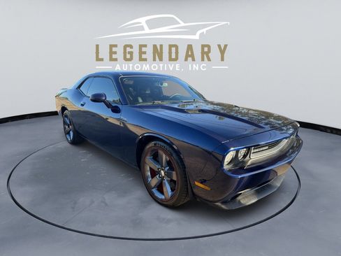 Used 2013 Dodge Challenger SXT image 2