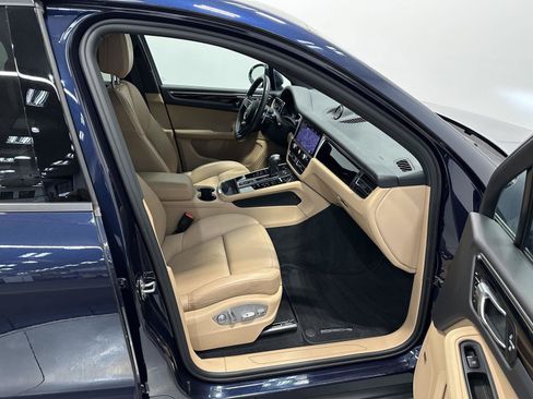 Used 2023 Porsche Macan AWD/4WD image 42