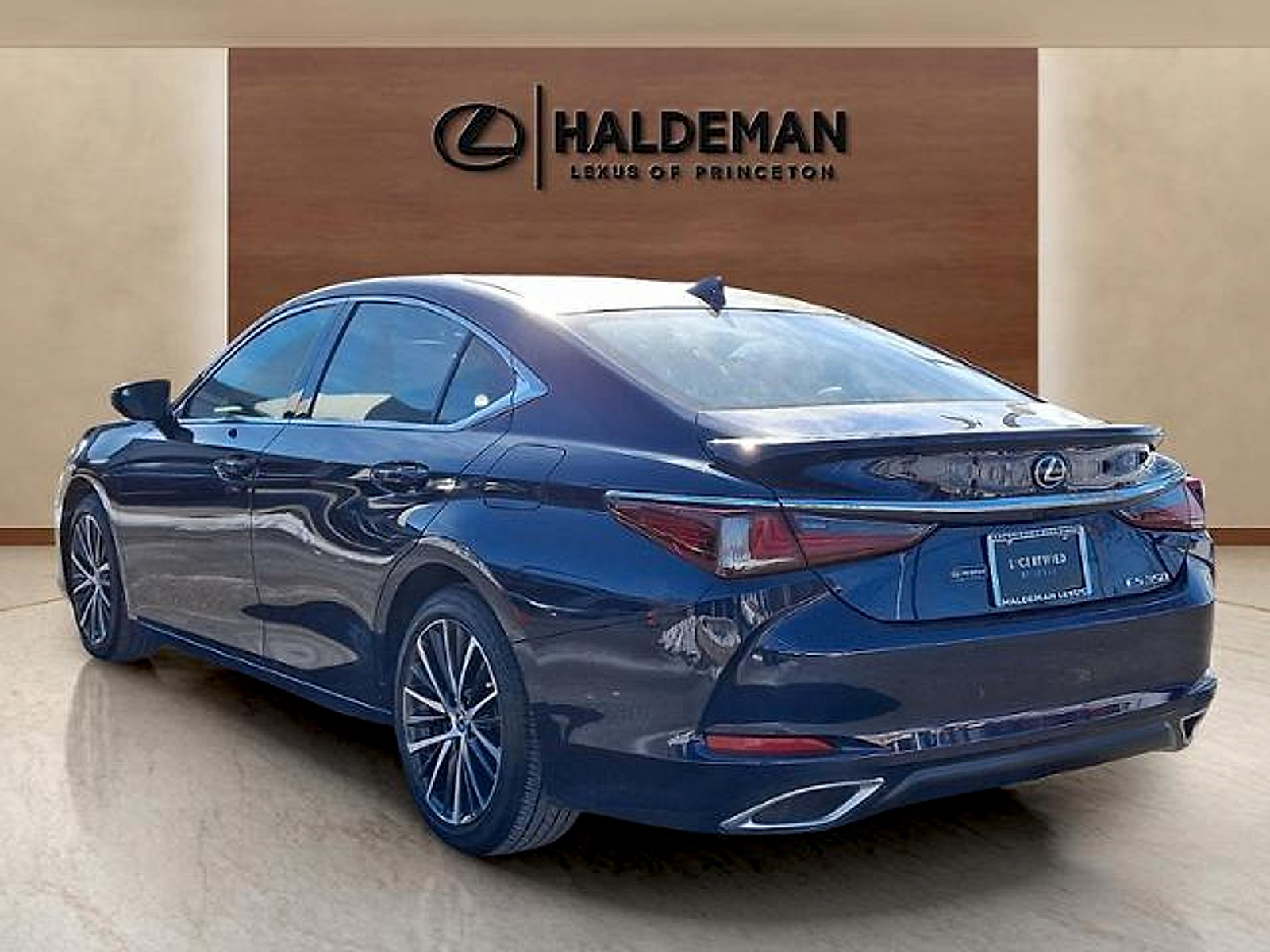 Used 2022 Lexus ES 350 w/ Premium Package FWD image 5