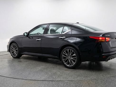 Used 2025 Nissan Altima 2.5 SV image 6