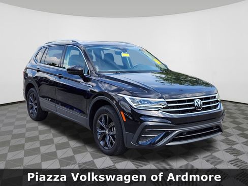 Used 2022 Volkswagen Tiguan SE AWD/4WD image 1