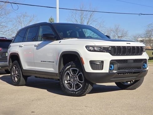 Used 2022 Jeep Grand Cherokee Trailhawk image 2