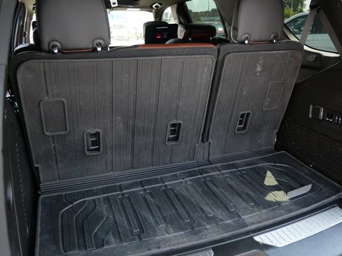 Used 2023 GMC Yukon Denali Ultimate w/ LPO, Floor Liner Package AWD/4WD image 9