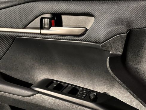 Used 2025 Toyota Camry SE image 22