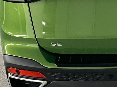 New 2025 Volkswagen Taos SE image 36