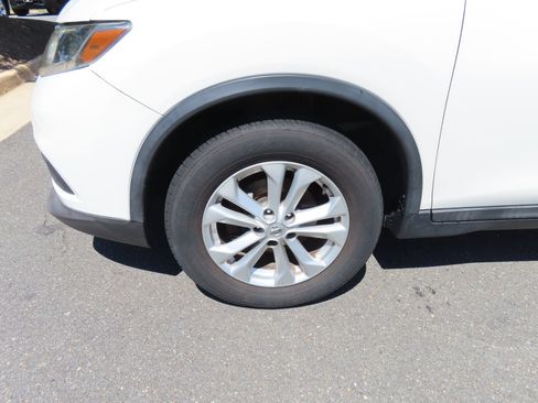 Used 2016 Nissan Rogue SV w/ SV Premium Package AWD/4WD image 10