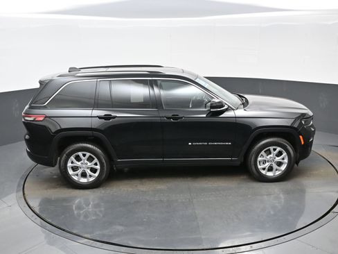 Used 2023 Jeep Grand Cherokee Limited image 38