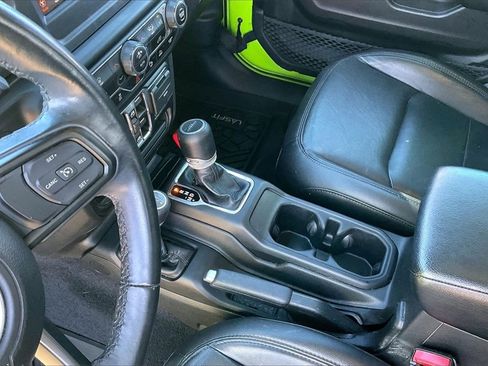 Used 2021 Jeep Gladiator Sport image 15