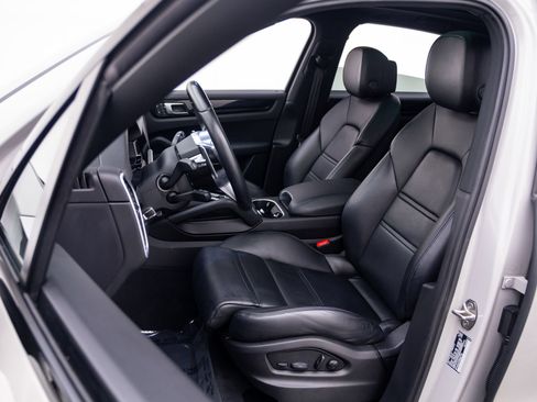 Certified 2023 Porsche Cayenne AWD/4WD image 5