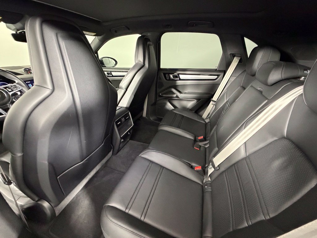 Certified 2022 Porsche Cayenne E-Hybrid AWD/4WD image 42