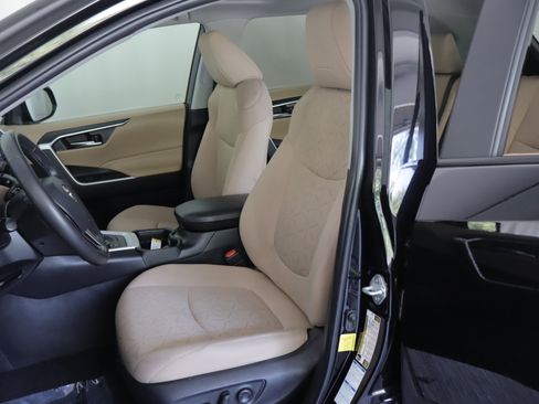 Used 2021 Toyota RAV4 XLE w/ Convenience Package AWD/4WD image 8