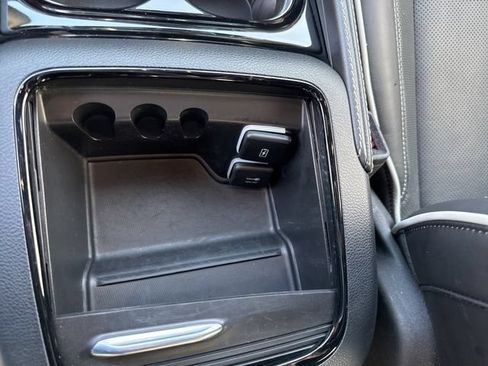 Used 2025 Chrysler Pacifica Limited FWD image 18