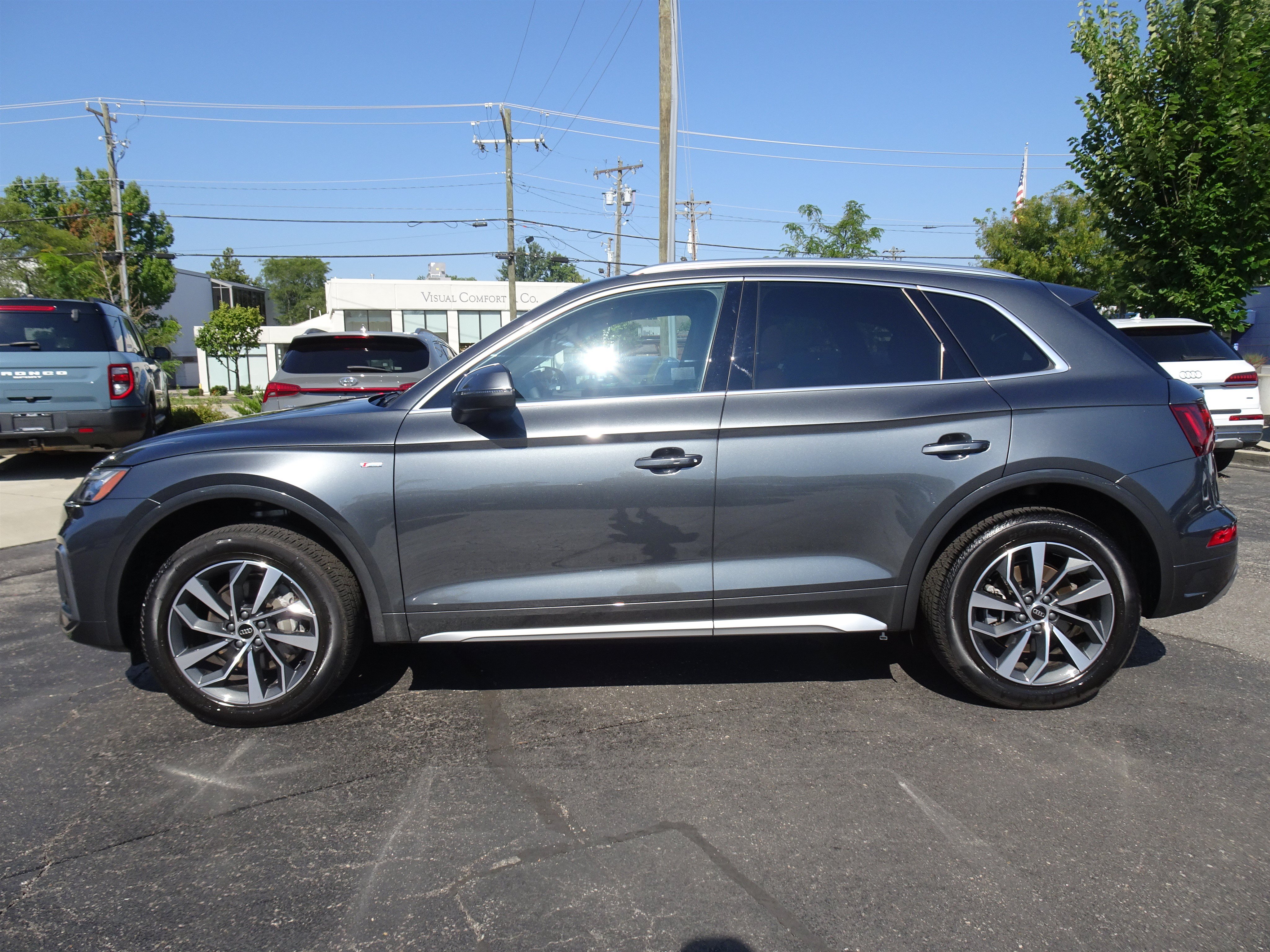Certified 2023 Audi Q5 2.0T Premium w/ Convenience Package AWD/4WD image 2