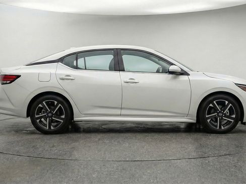 Used 2025 Nissan Sentra SV image 11