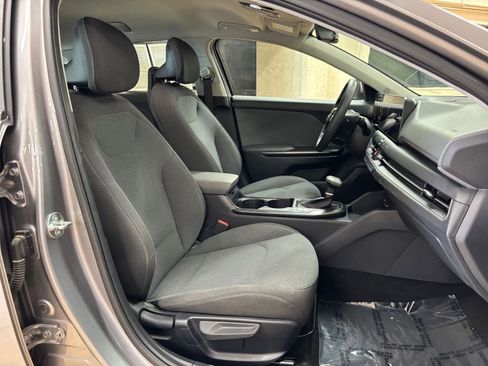 Used 2025 Kia K4 FWD image 35